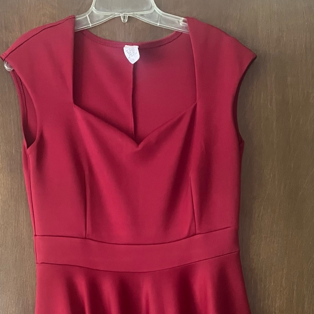 Elegant Burgundy Sleeveless Swing Dress